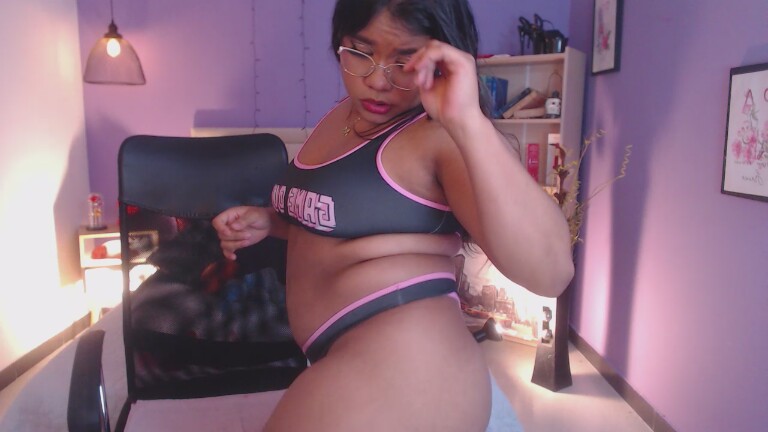 KataleyaMirrow's Streamate show and profile