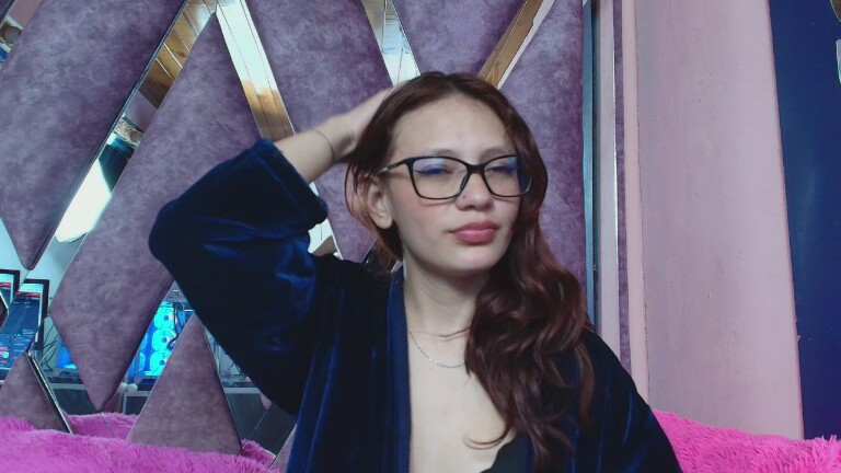 LARICSABLUE's Streamate show and profile