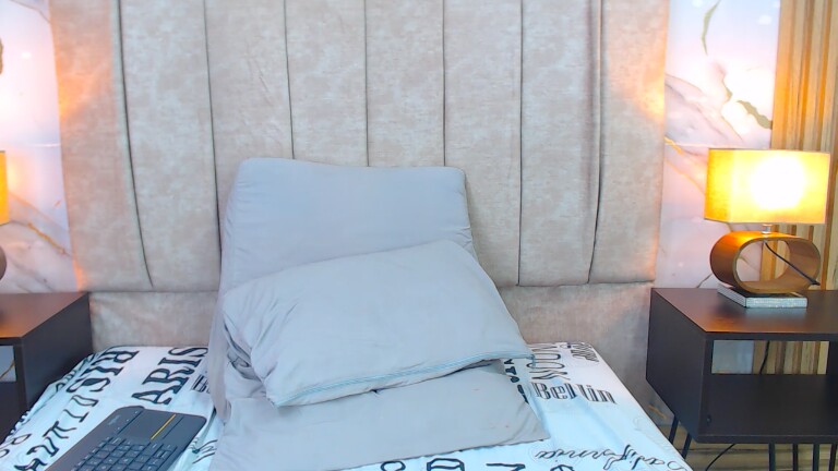 Nina_Bliss's Streamate show and profile