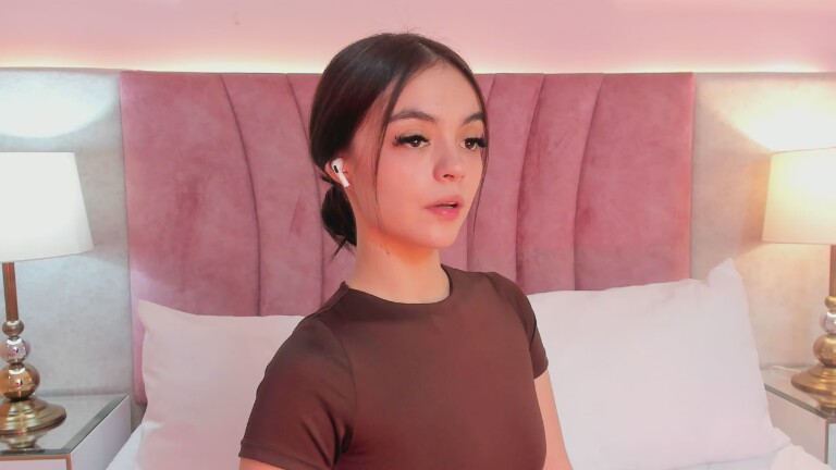 EmmaWeest's Streamate show and profile