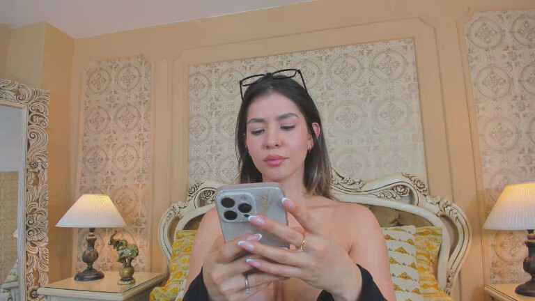 SimoneSimmons's Streamate show and profile