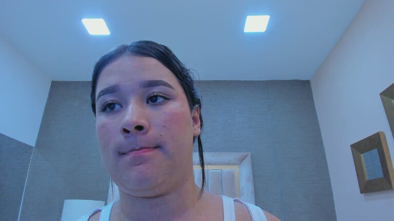 EmiRoseth's Streamate show and profile