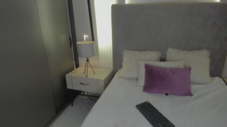 Violeta_Maddox's Streamate show and profile