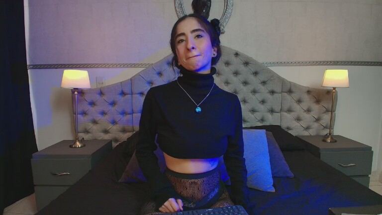 RomeroMoon's Streamate show and profile