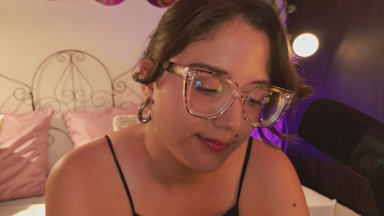 HaileyBunny_18's Streamate show and profile