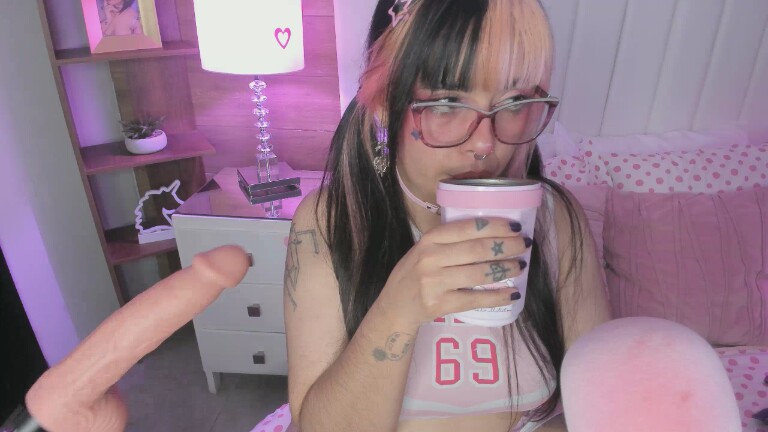 MaddieWaves's Streamate show and profile