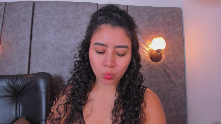 Tharaa24's Streamate show and profile