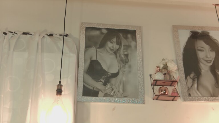 SelenaRossi's Streamate show and profile