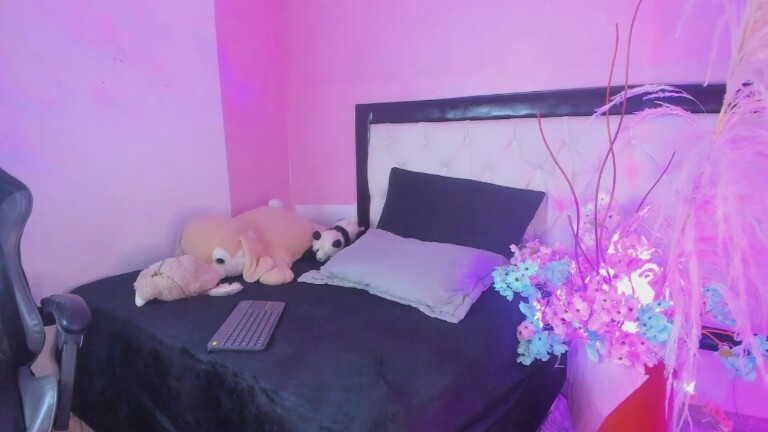 EmilyRoussee_s's Streamate show and profile