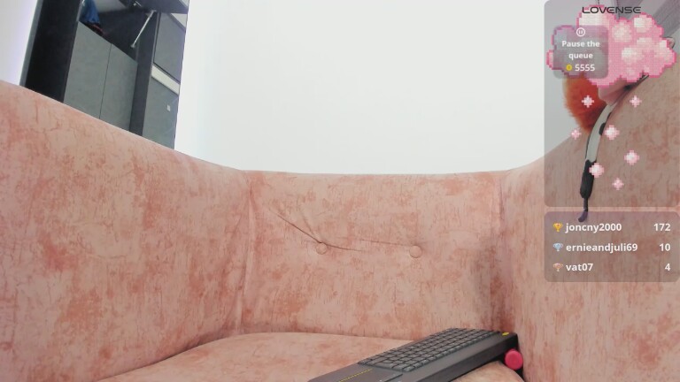 littledollyy's Streamate show and profile