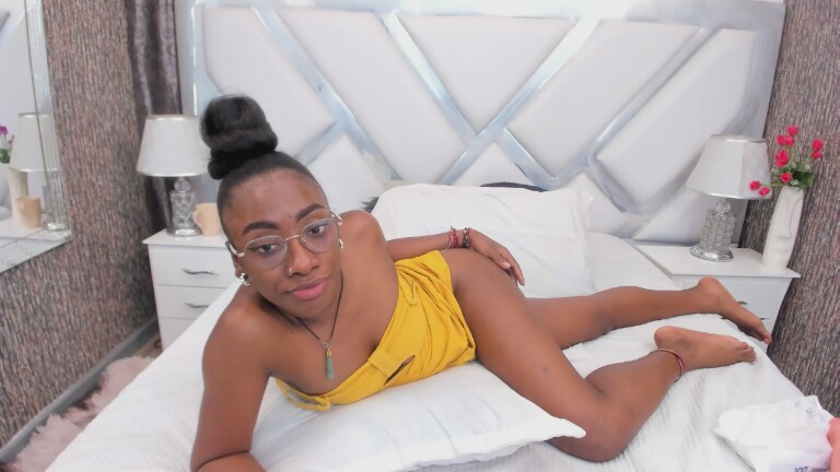 SelenaDavv's Streamate show and profile