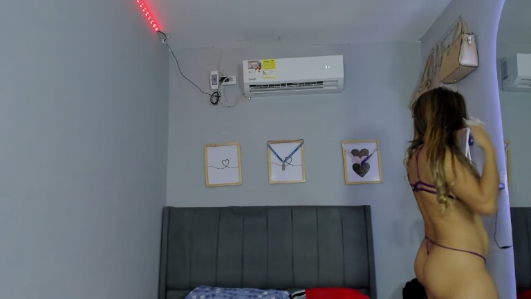 Strawbeerry's Streamate show and profile