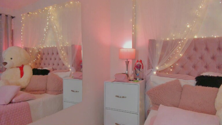 AlexandraWinterr's Streamate show and profile