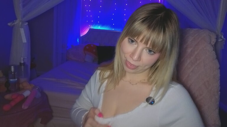 The_Blondiee's Streamate show and profile
