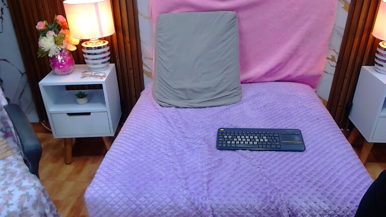 Dalia_Sinkz's Streamate show and profile