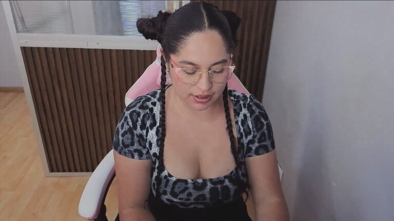 SharaThomas's Streamate show and profile