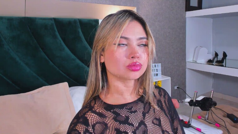 AlexandraLopez's Streamate show and profile