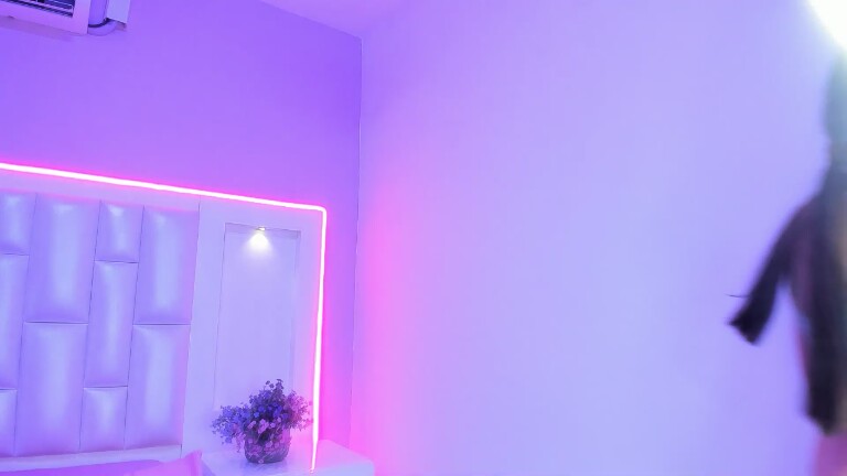 Nina_Bliss's Streamate show and profile