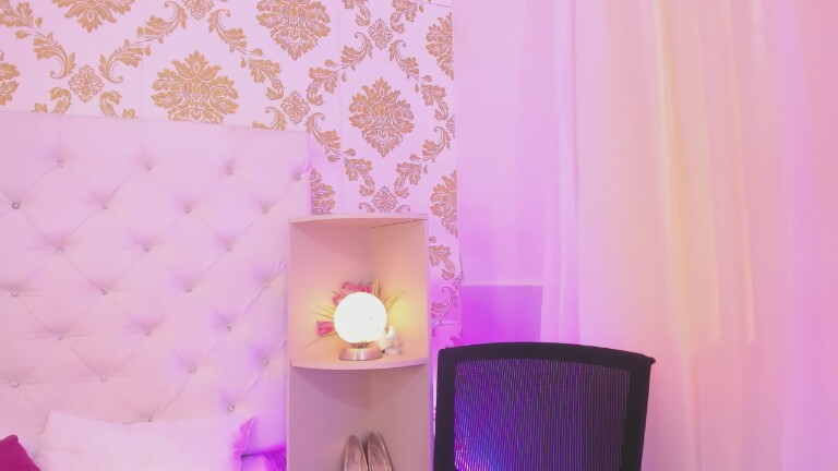 EMA_LAMBERT's Streamate show and profile